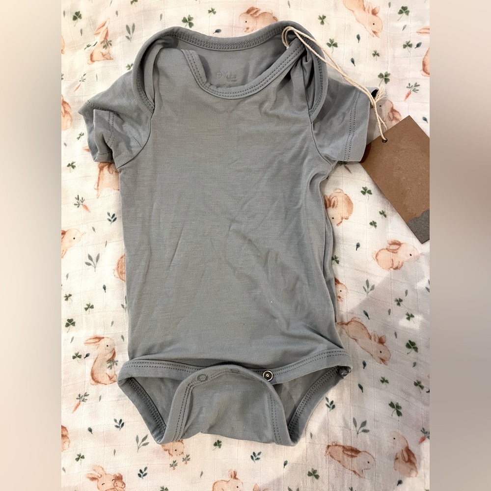 ✨NWT ✨ Kyte NB onesie